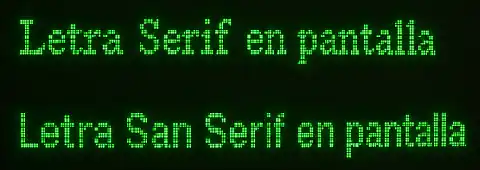 Letras vistas en un monitor de tubo de rayos catódicos.